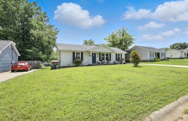 561 Danielle Dr, Clarksville, TN 37042 - ranch-style house with covered porch, a front lawn, and driveway