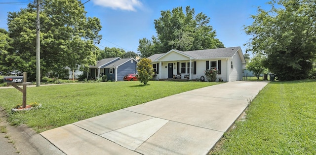 561 Danielle Dr, Clarksville, TN 37042 - ranch-style home featuring driveway, a front lawn, and a porch