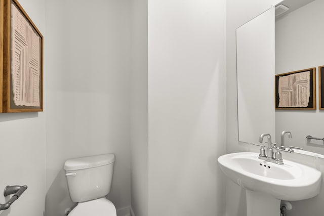 3412 Shigo St, Murfreesboro, TN 37130 - bathroom featuring toilet and a sink