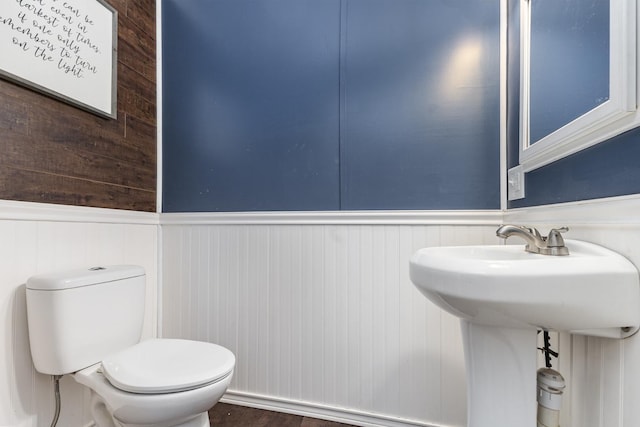 5519 Noble King Rd, Franklin, TN 37064 - bathroom with toilet and a wainscoted wall