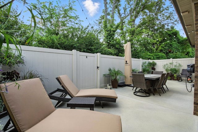 2135 Halfmoon Way, Murfreesboro, TN 37130 - fenced backyard with outdoor dining area and a patio area