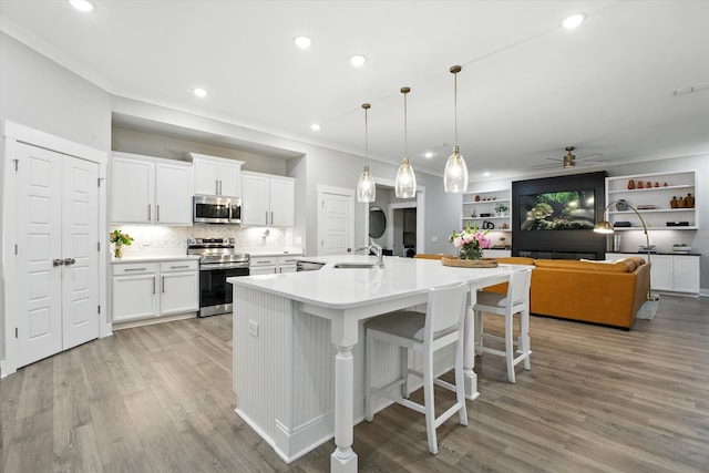 2135 Halfmoon Way, Murfreesboro, TN 37130 - kitchen featuring stainless steel appliances, light wood finished floors, a ceiling fan, white cabinets, and recessed lighting