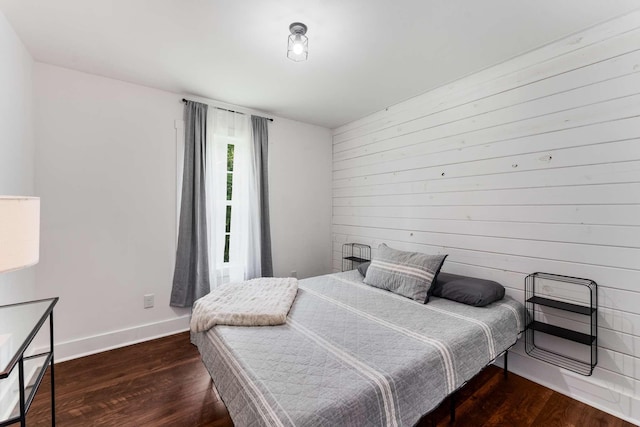 1418 Ridge Rd, Dickson, TN 37055 - bedroom featuring wood finished floors and baseboards