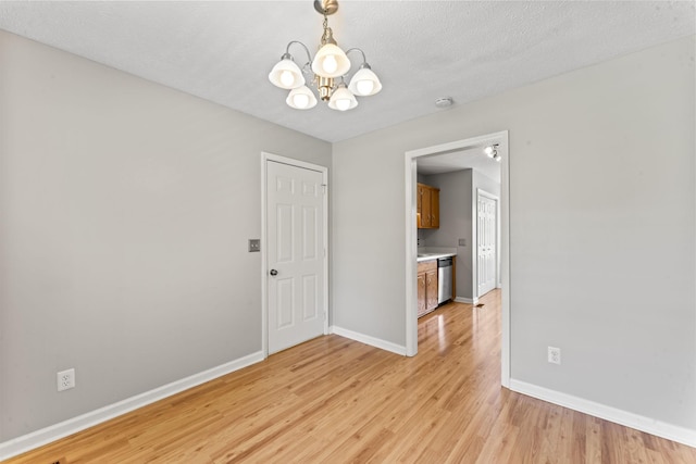 232 Elmwood Dr, Murfreesboro, TN 37128 - empty room with a chandelier, light wood finished floors, and a smoke detector