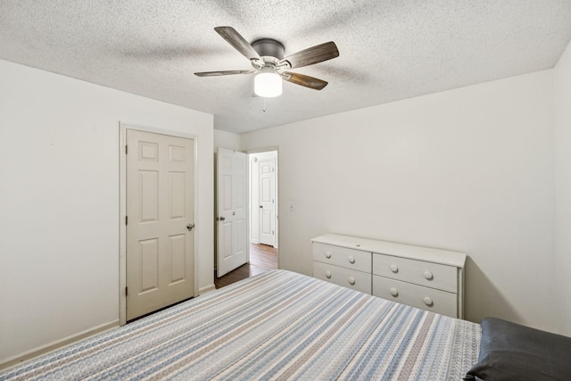 4651 Cynthia Ln, Murfreesboro, TN 37127 - bedroom with a textured ceiling and a ceiling fan