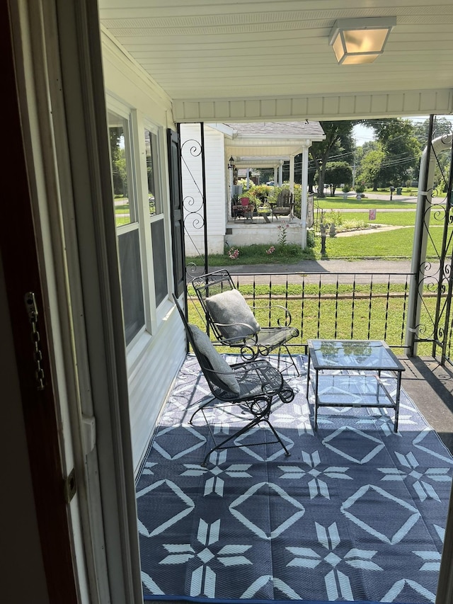 538 Lincoln St, Pulaski, TN 38478 - sunroom / solarium with plenty of natural light