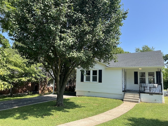 538 Lincoln St, Pulaski, TN 38478 - view of front facade with a porch, a front yard, roof with shingles, crawl space, and driveway