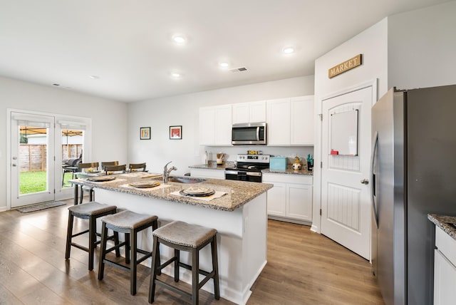 125 Stammer Farms Blvd, Chapel Hill, TN 37034 - kitchen featuring stainless steel appliances, light wood-type flooring, a kitchen breakfast bar, white cabinetry, and recessed lighting