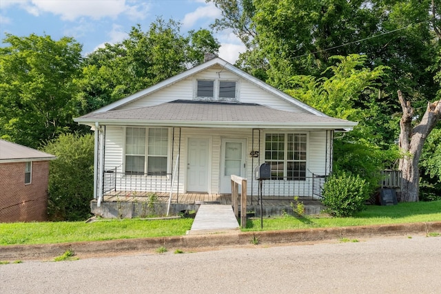 45 Lawn St, Clarksville, TN 37040 - bungalow-style house featuring covered porch