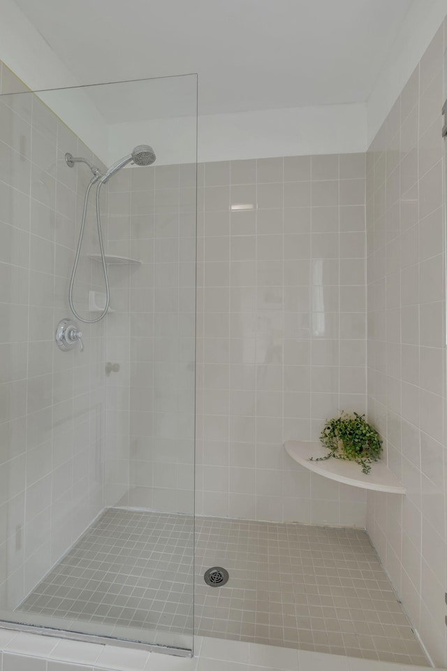 301 Brandywine Dr, Old Hickory, TN 37138 - full bath featuring a tile shower