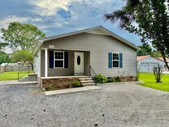 208 Broadrick St, Tullahoma, TN 37388 - bungalow-style home featuring crawl space and covered porch