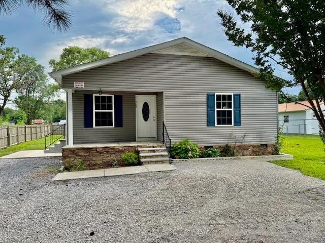 208 Broadrick St, Tullahoma, TN 37388 - bungalow with covered porch, driveway, and crawl space