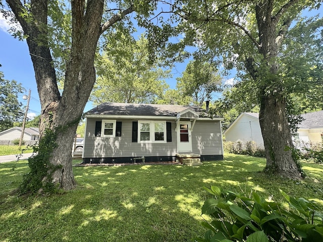 201 S Maple St, Tullahoma, TN 37388 - view of front facade featuring a front yard, entry steps, and crawl space