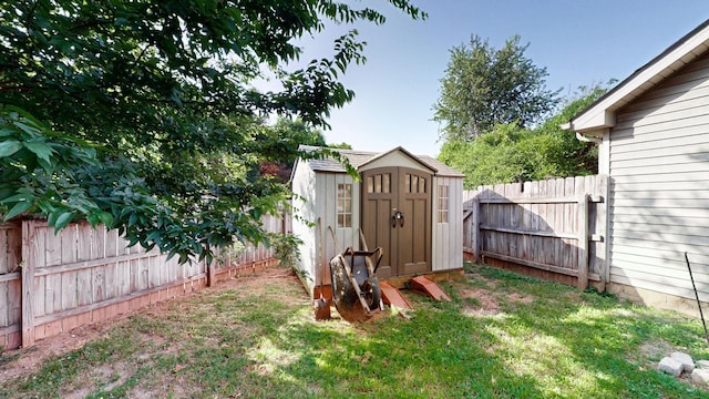2806 Holsted Dr, Murfreesboro, TN 37128 - fenced backyard featuring a storage shed