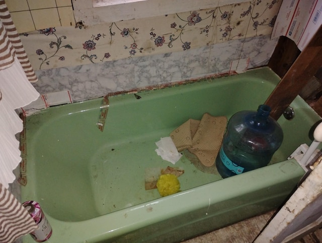 105 Big Laurel Creek Rd, Crawford, TN 38554 - bathroom featuring a bathtub