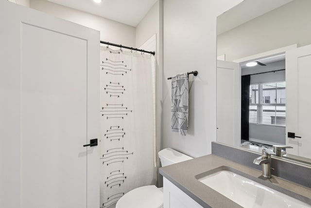 2006 Edison Park Ln, Nashville, TN 37209 - full bath with vanity and a shower with curtain