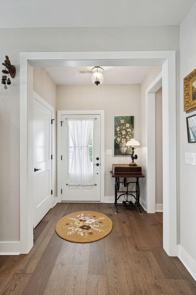 26 Sycamore Rdg W, Burns, TN 37029 - foyer featuring wood finished floors and baseboards
