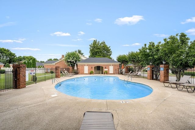 1436 Cheshire Pl, Murfreesboro, TN 37129 - community pool with a patio area