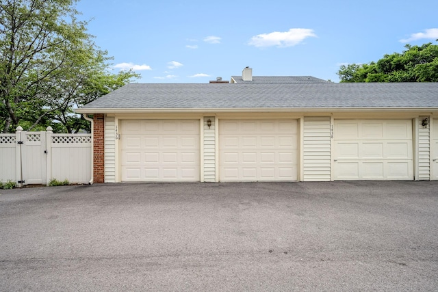 1436 Cheshire Pl, Murfreesboro, TN 37129 - garage with a gate