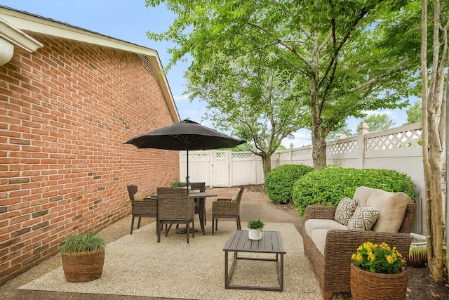 1436 Cheshire Pl, Murfreesboro, TN 37129 - fenced backyard featuring a patio and outdoor dining area