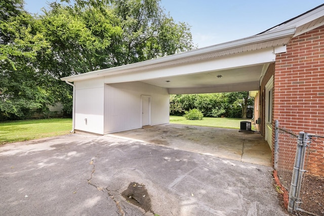 2010 Olympia Pl, Murfreesboro, TN 37130 - garage featuring asphalt driveway and a carport
