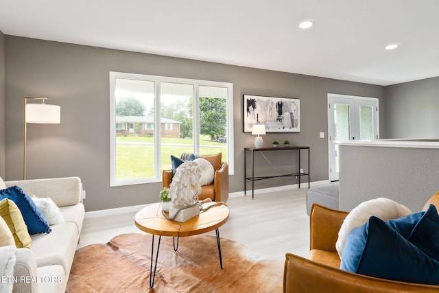 588 Meadowbrook Dr, Mcminnville, TN 37110 - living room with recessed lighting and baseboards