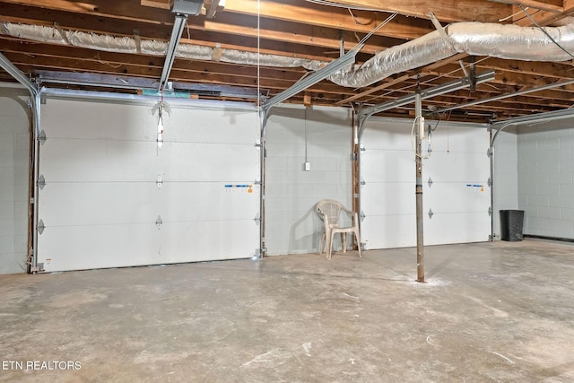 588 Meadowbrook Dr, Mcminnville, TN 37110 - view of garage