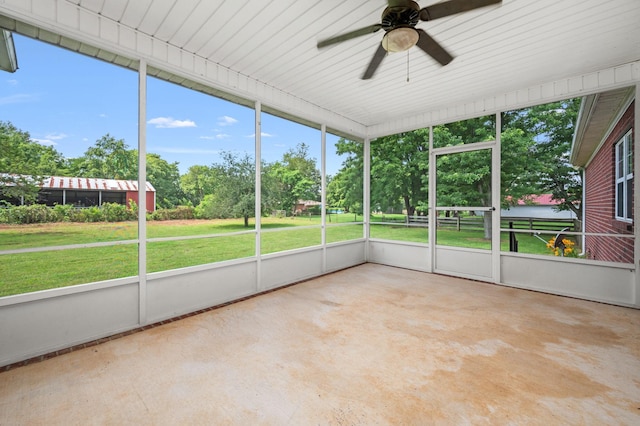 1324 Mockingbird Ln, Murfreesboro, TN 37130 - unfurnished sunroom featuring ceiling fan and view of scattered trees