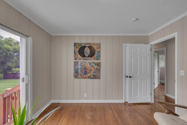 909 Woods Lake Dr, Madison, TN 37115 - interior space featuring wood finished floors and ornamental molding