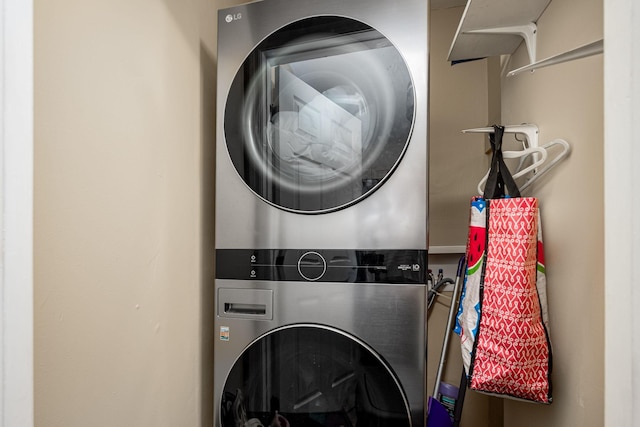 55 Parker Pt, Beechgrove, TN 37018 - laundry room featuring stacked washing machine and dryer