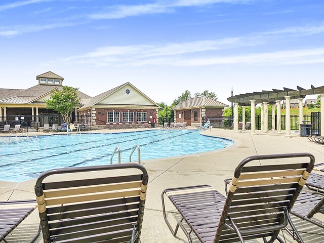 835 Meadowcrest Way, Lebanon, TN 37090 - community pool with a pergola and a patio area