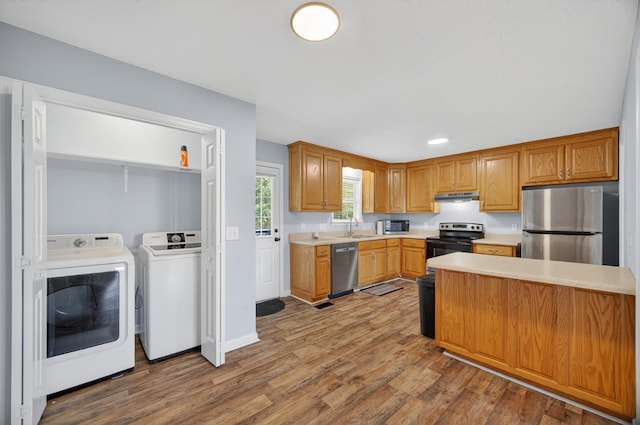 7 Summerfield Dr, Fayetteville, TN 37334 - kitchen featuring appliances with stainless steel finishes, independent washer and dryer, light countertops, wood finished floors, and under cabinet range hood