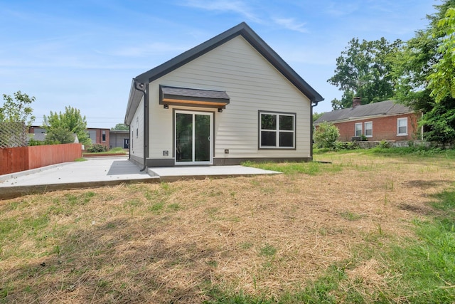 1104 Bridge St, Columbia, TN 38401 - back of property with a patio area