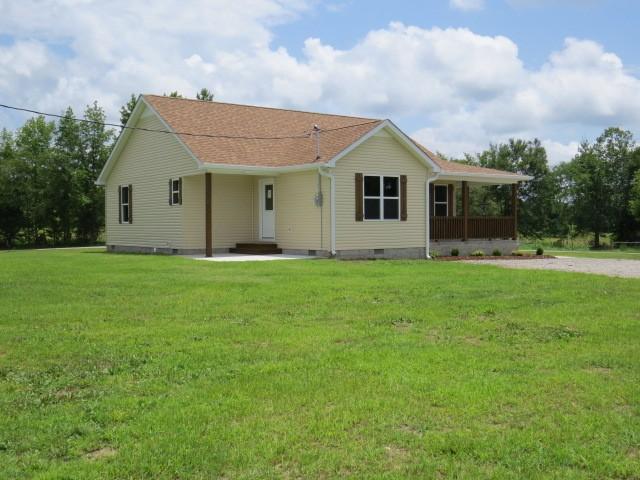 2300 Charlie Davis Rd, Goodspring, TN 38460 - single story home with crawl space and a front yard