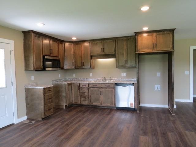2300 Charlie Davis Rd, Goodspring, TN 38460 - kitchen featuring appliances with stainless steel finishes, dark wood-style flooring, recessed lighting, and light countertops