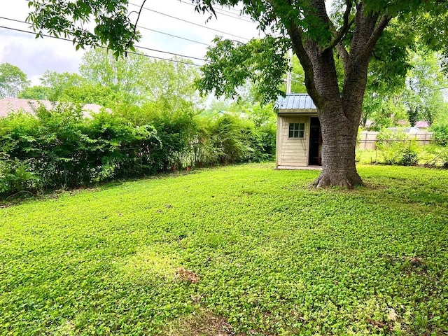 210 Roney Dr, Hopkinsville, KY 42240 - view of yard with an outdoor structure