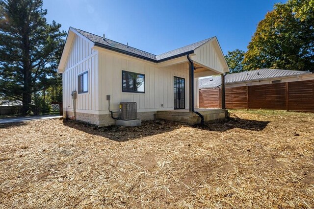 1905 Highland Ave, Columbia, TN 38401 - rear view of property featuring board and batten siding, a ceiling fan, roof with shingles, and a patio