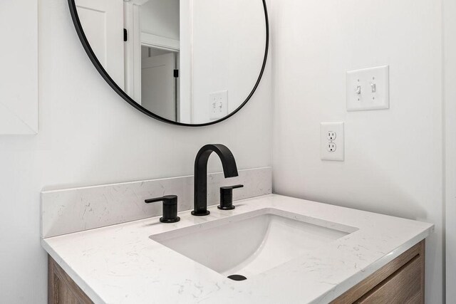 1905 Highland Ave, Columbia, TN 38401 - bathroom with vanity