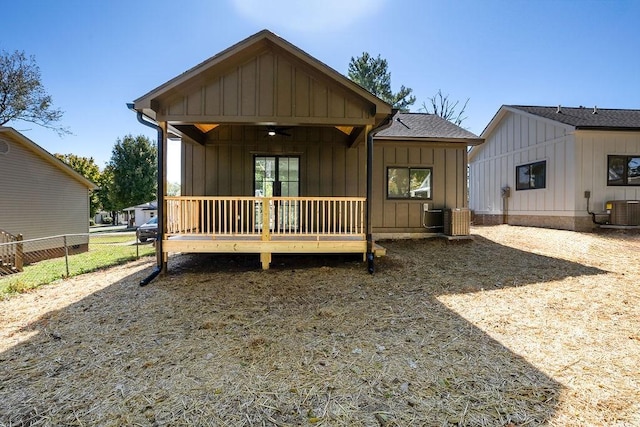 1905 Highland Ave, Columbia, TN 38401 - back of property with board and batten siding and a wooden deck