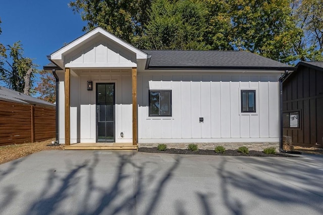 1905 Highland Ave, Columbia, TN 38401 - view of front of home with board and batten siding, a shingled roof, and a patio area