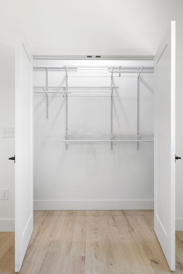 1905 Highland Ave, Columbia, TN 38401 - walk in closet featuring wood finished floors