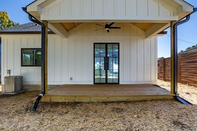 1905 Highland Ave, Columbia, TN 38401 - back of property featuring a ceiling fan, a shingled roof, and a deck