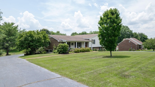 1335 Chippendale Cir, Columbia, TN 38401 - split level home featuring a front lawn and brick siding