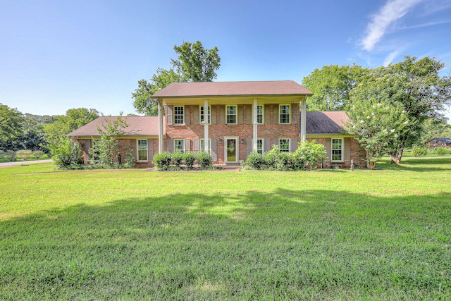 2010 Hartland Rd, Franklin, TN 37069 - view of front facade with a front lawn and brick siding