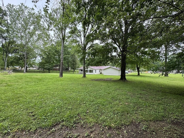 2306 Raspberry Ln, Lebanon, TN 37087 - view of grassy yard