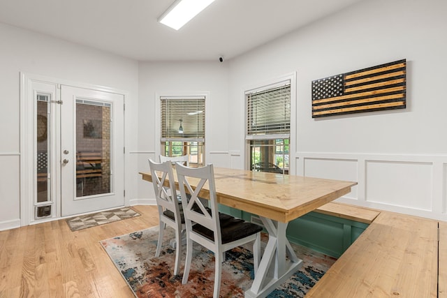29 Harbor Pt, Lebanon, TN 37087 - dining area featuring wood finished floors and a wainscoted wall