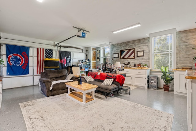 29 Harbor Pt, Lebanon, TN 37087 - living area featuring speckled floor and a garage