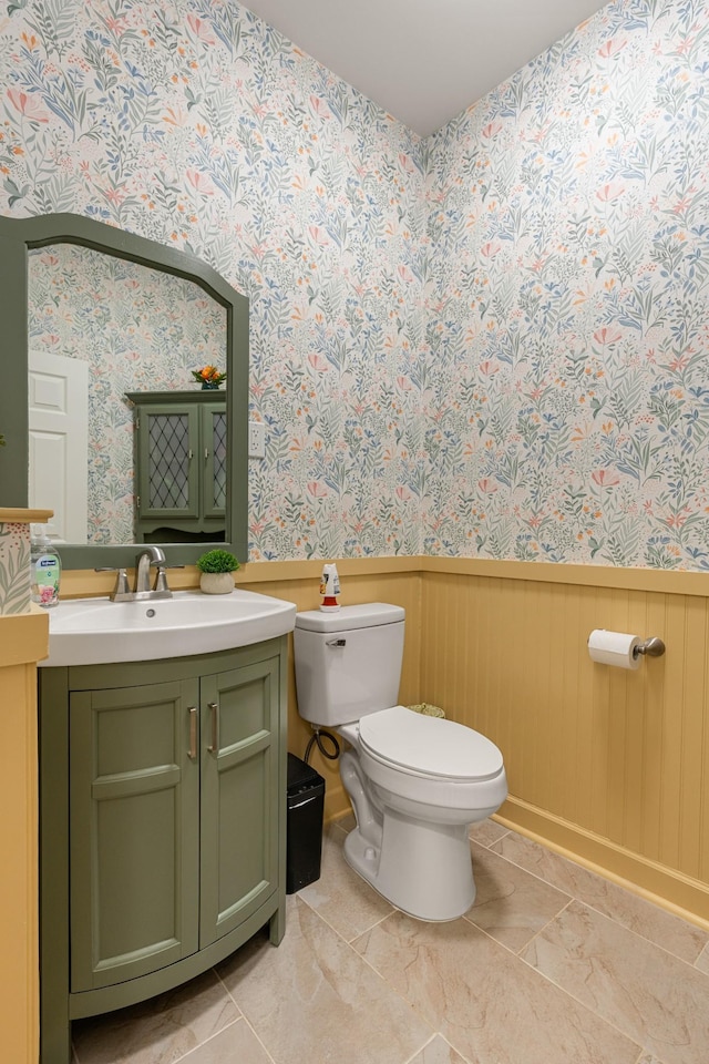 29 Harbor Pt, Lebanon, TN 37087 - bathroom featuring wainscoting, wallpapered walls, and vanity