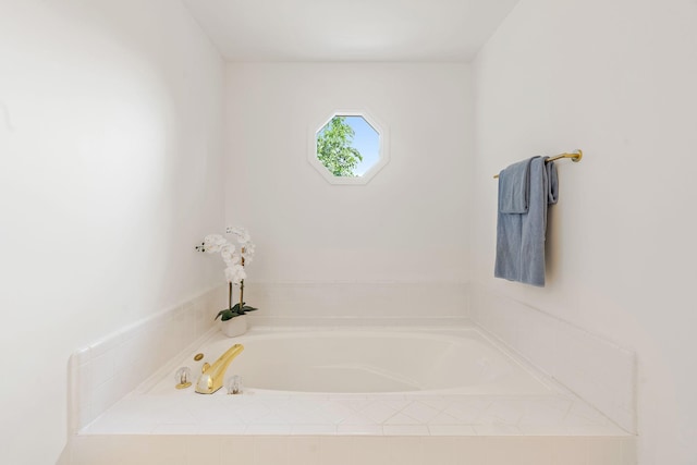 513 Foxcroft Cir, Franklin, TN 37067 - full bath featuring a bath