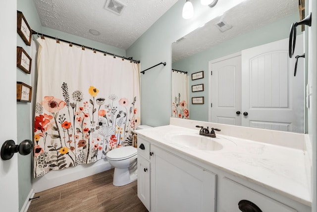 2210 Indian Mound Rd, Woodlawn, TN 37191 - full bathroom featuring wood finished floors, vanity, a textured ceiling, and shower / tub combo with curtain